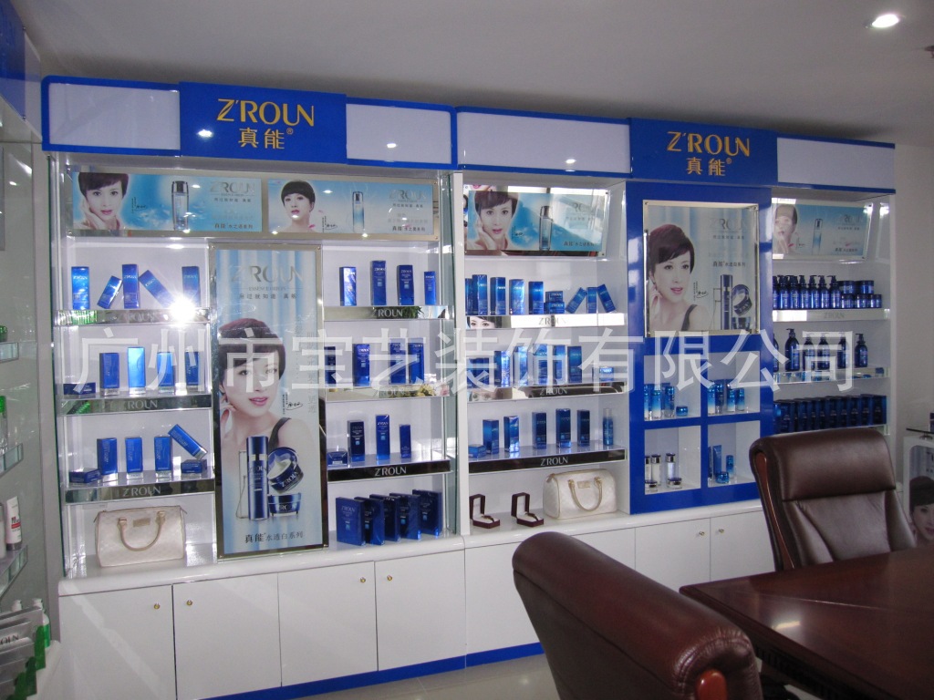 化妝品展柜與精品陳列 廣州市寶藝裝飾的專業解決方案